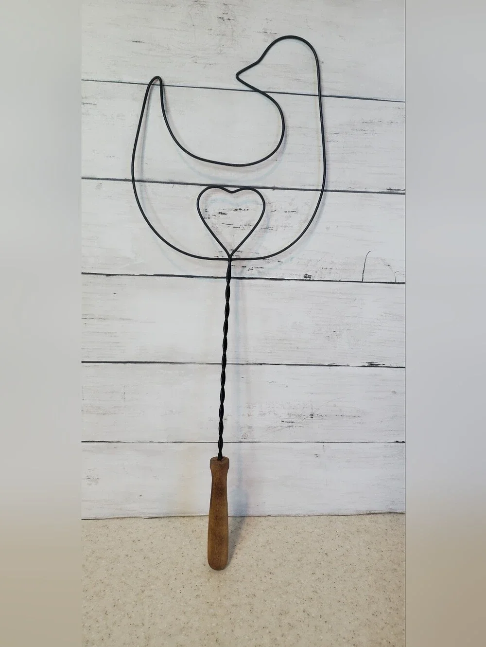 Vintage Goose Rug Beater Wire Farmhouse Decor Wood Handle Cottagecore 19.5